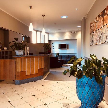 סיניה Hotel Delfina מראה חיצוני תמונה
