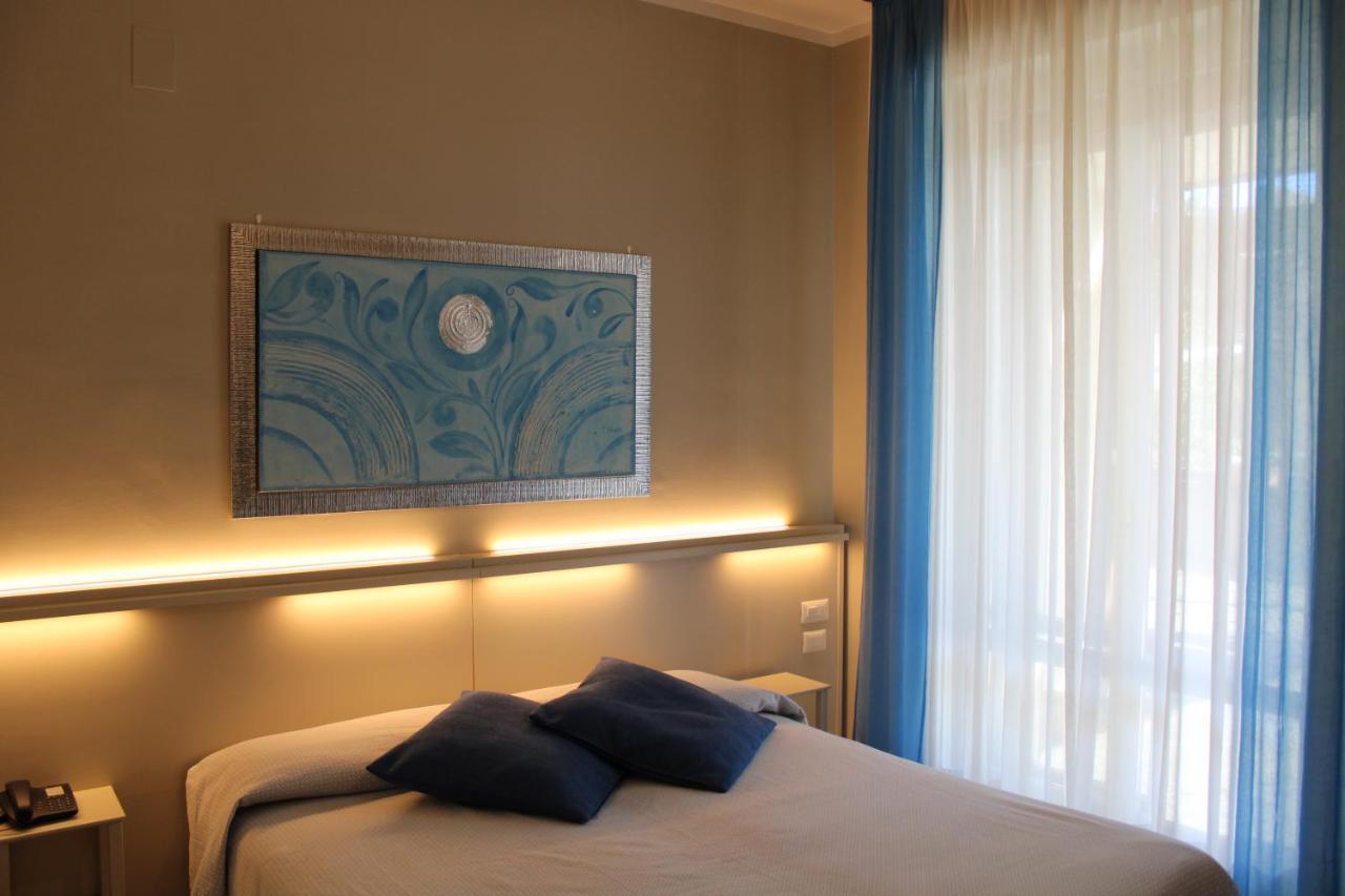 סיניה Hotel Delfina מראה חיצוני תמונה
