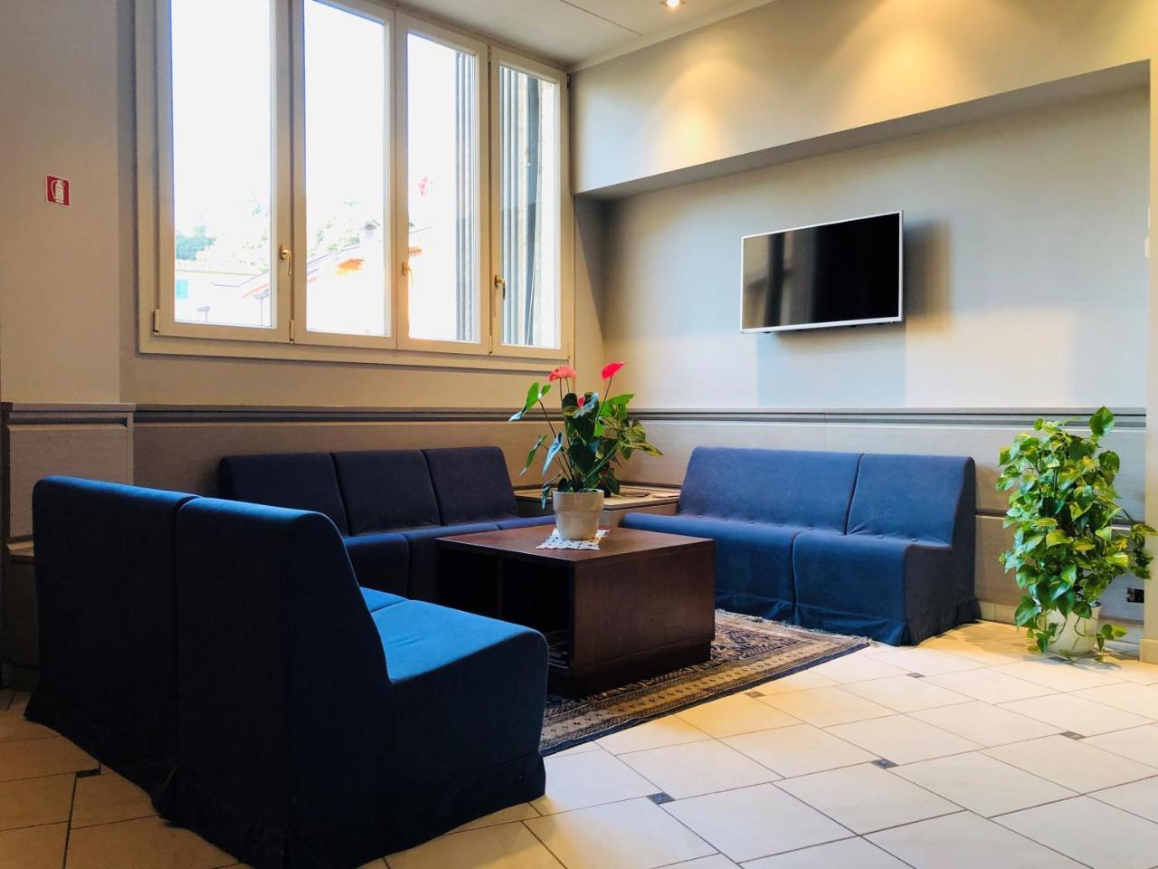 סיניה Hotel Delfina מראה חיצוני תמונה