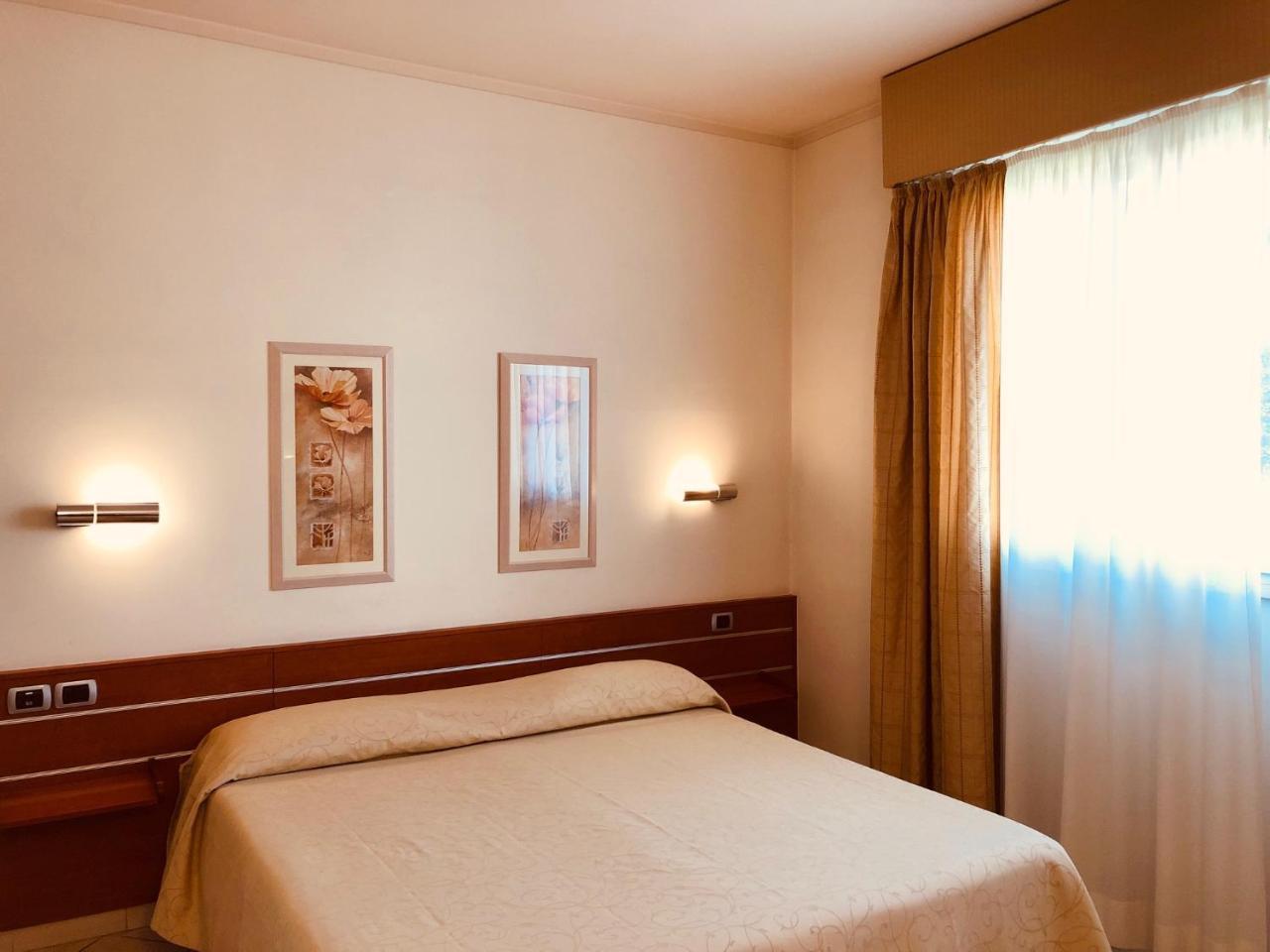 סיניה Hotel Delfina מראה חיצוני תמונה