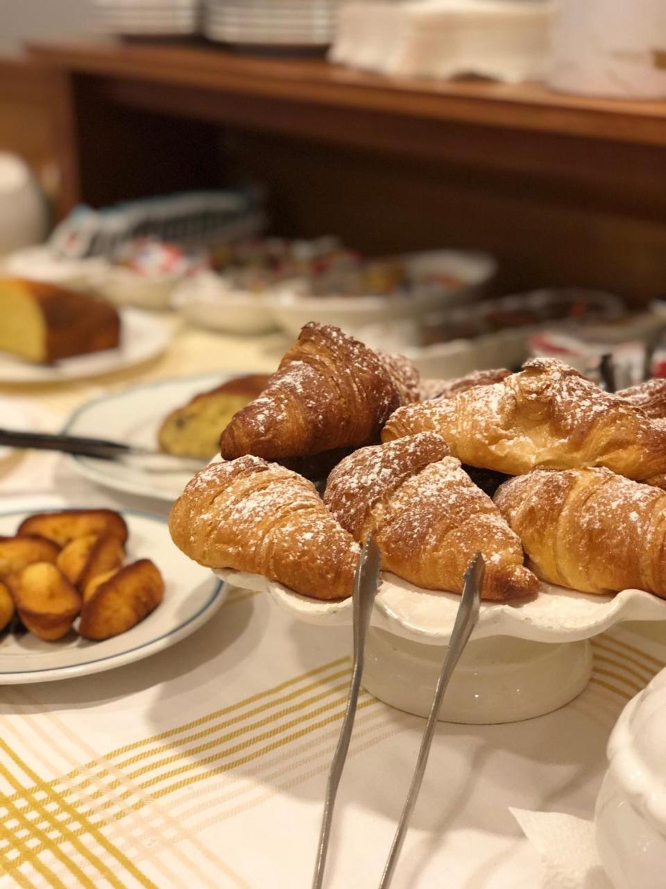 סיניה Hotel Delfina מראה חיצוני תמונה